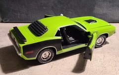 Testors Diecast 1971 Plymouth Hemi ‘Cuda 1:24 scale assembled model.