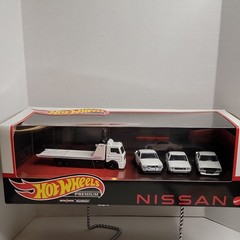 Hot Wheels Premium Nissan Fleet Street Car Transporter 1:64 Diecast Unopened