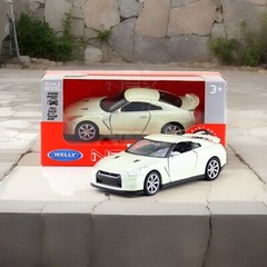 COLLECTORS BRAND NEW NISSAN GT-R DECAST METAL SCALE 1:36 -WELLY/NEX