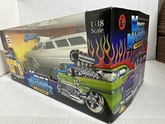 FUNLINE ORIGINAL MUSCLE MACHINES 1965 CHEVELLE WAGON 1:18 DIECAST MODEL CAR #31