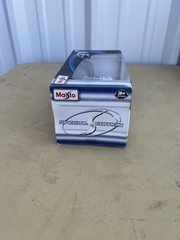 Bburago 1/24 Scale 1965 Shelby Cobra 427 Blue With White Stripes
