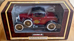 ERTL 1930 FORD Roadster 14018 1:25 DIE-CAST CASE IH International Harvester NEW