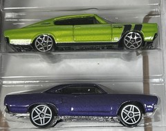 Hot Wheels 2005 Muscle Mania 5 pack Charger, Roadrunner, Chevelle, Cougar, Olds