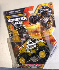 SPIN MASTER 2026 MONSTER JAM GOLD TROPHY CARD MONSTER MUTT SERIES #01 NEW! HTF!