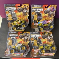 2026 SPIN MASTER MONSTER JAM GOLD TROPHY CARD SERIES #01 1:64 4 TRUCK SET NEW!