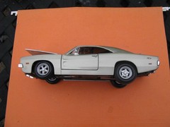 Brand New – Maisto 1969 Dodge Charger RT. Scale 1/25 Diecast- Gray