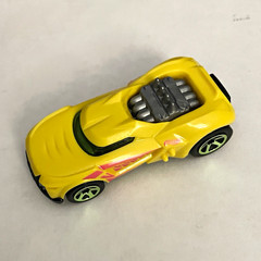 Hot Wheels Growler 1:64 Diecast Car Yellow Pink Black Green 2016 loose