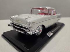 Maisto Special Edition 1:18 Scale Diecast Car 1957 Chevrolet Bel Air Coupe White