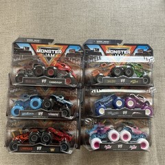 MONSTER JAM SERIES 28 AXE/SPARKLE & MEGALODON/MAX-D/THUNDER 2-PACK LOT OF 6