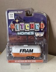 GREENLIGHT COLLECTIBLES Hitched Homes 1:64 Scale 1972 FRAM Airstream Land Yacht