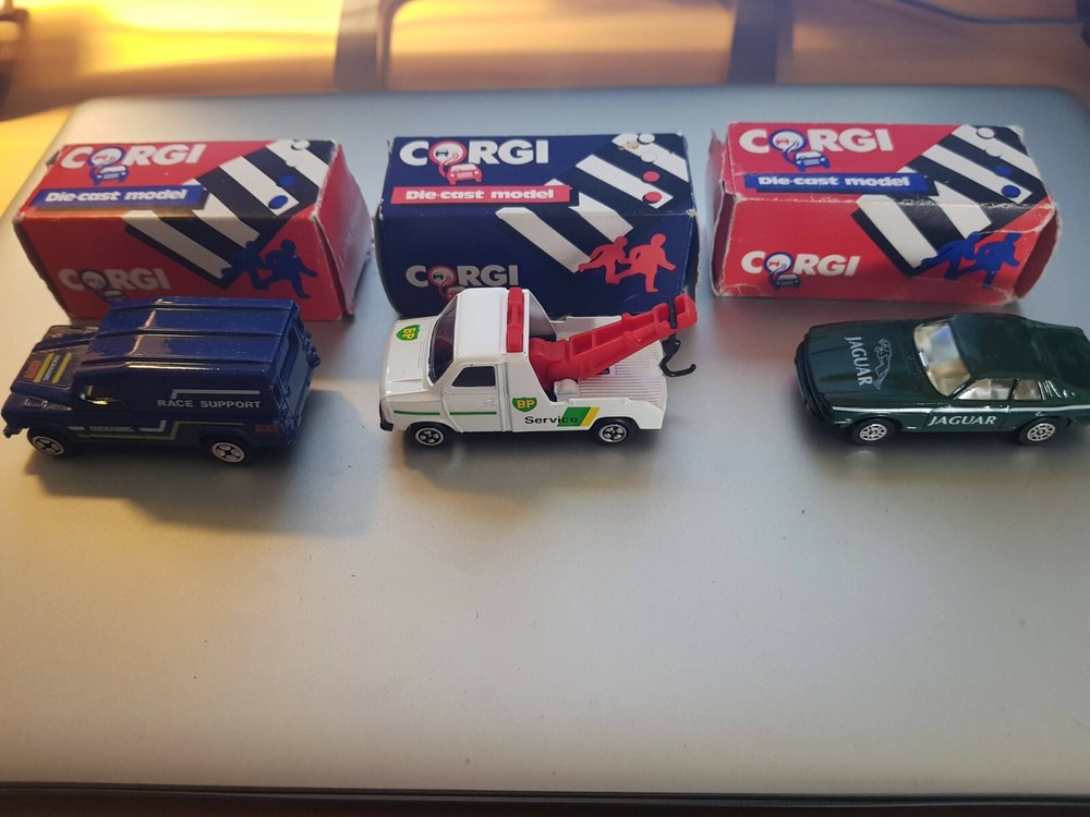 Corgi Ford Transit Wrecker & Race Support Land Rover & Jaguar Track Car – Boxed