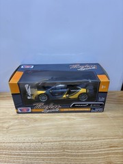 MotorMax Timeless Legends McLaren Senna die-cast model 1/24 793556 Yellow New