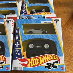 Hot Wheels RC Tesla Cybertruck 1:64 Remote Control
