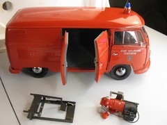 SunStar 1:12 VW Fire Engine Van Excellent in box with COA (see description)