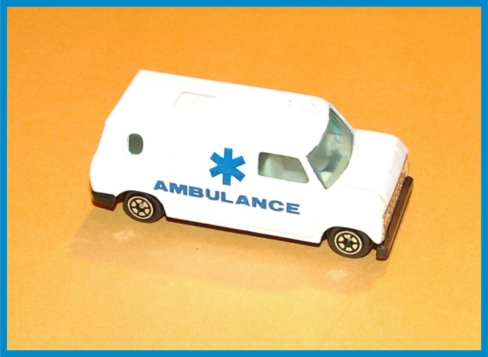 Unknown Die Cast Metal _ Emergency _ Rescue Response _ AMBULANCE