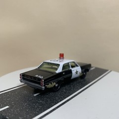 Johnny Lightning Area 51 ’67 Ford Fairlane Patrol Police Car White/Black 1:64 NM