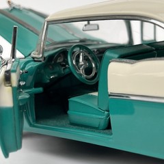 Franklin Mint 1955 Pontiac Star Chief White/Green 1:24 Scale Diecast Replica