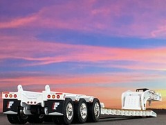 1/64 DCP WHITE FONTAINE MAGNITUDE LOWBOY TRI-AXLE TRAILER