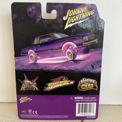 JOHNNY LIGHTNING Weekend of Wheels ’78 Chevy Monte Carlo Low Rider 1:64 Diecast