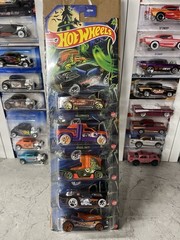 Hot Wheels Halloween Die-Cast Metal Vehicle Pumpkin Design