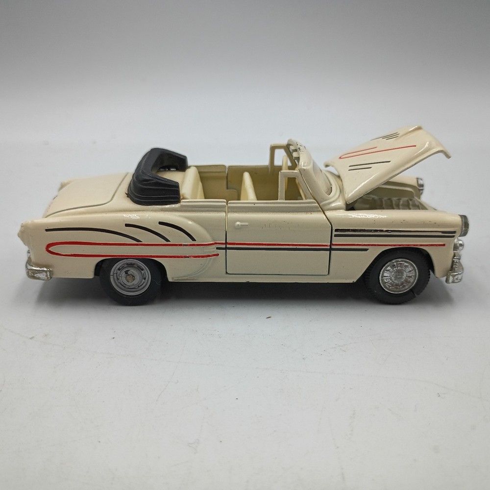 Welly No.9012 Off White 2 Door Convertible Diecast Toy Car