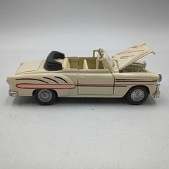 Welly No.9012 Off White 2 Door Convertible Diecast Toy Car