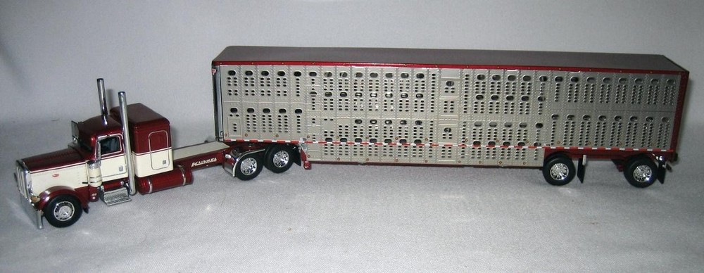 1/64DCP 60-2240 389 Pete 48” Sleeper Kunkel Express Wilson Spread Axle Livestock