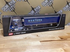 DCP 1/64 WESTERN DISTRIBUTING KENWORTH W990 And 53’ Reefer Semi Truck Farm Toy