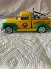Golden Wheel Diecast Ford 7 up Wrecker Truck 1/24 scale