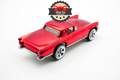 1957 FORD THUNDERBIRD SPECTRA RED 1:64 SCALE DIECAST DIORAMA COLLECTOR MODEL CAR