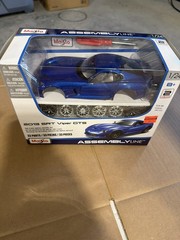 Maisto 2013 Blue SRT Viper GTS Diecast Kit Assembly Line 1/24 Brand New