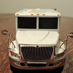 Loomis International Armored Truck 2009 Diecast 1:43 White Silver Black