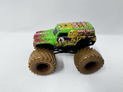 Monster Jam Grave Digger GD2-09 Mystery Mudders 1:64 Monster Truck Green