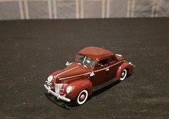 National Motor Museum Mint 1940 Ford Deluxe Coupe Maroon 1:32