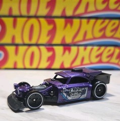 Hot Wheels 2024 Netflix Let’s Series Race Aristo Rat Car 1:64 Diecast Car Loose