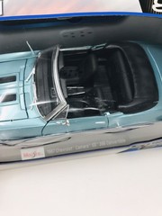 Maisto 31684 1967 Chevrolet Camaro SS 396 Convertible Diecast Car 1/18