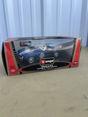 Bburago 1/24 Scale 1965 Shelby Cobra 427 Blue With White Stripes