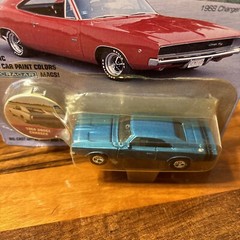 Johnny Lightning 1968 Dodge Charger Blue Muscle Cars USA 1:64 Collectors Edition