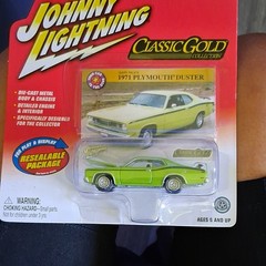 Johnny Lightning Classic Gold Collection 1971 Plymouth Duster 1:64 Green Reseal