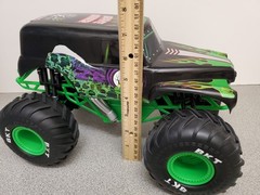 Monster Jam, Official Grave Digger Remote Control Truck 1:15 Scale, 2.4GHz WORKS
