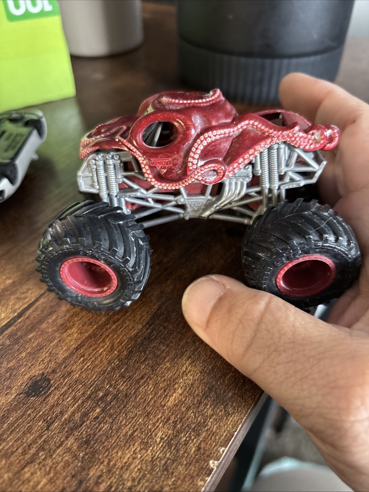 Monster Jam Octon8er 1:64 Scale Die-Cast Toy Truck In Too Deep Series