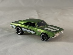 Hot Wheels 1969 Dodge Charger 500 2018 Muscle Mania Green MC5s
