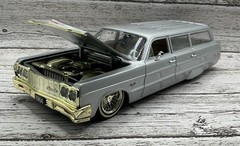 1964 Chevy IMPALA 1:24 GOLD EDITION JADA STREET LOW COOL HANGING DICE INCLD SLV