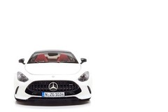 (Damaged Box) NZG 1:18 Mercedes-Benz AMG GT63 4Matic+ in Opalite White Magno