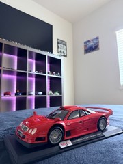 Maisto 1:18 Mercedes-Benz CLK-GTR Street Version Red Diecast SE Special Edition