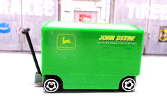Hot Wheels John Deere Rolling Metal Pit Crew Tool Box New/Loose Metal/Metal