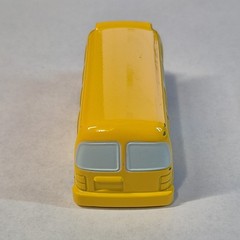 2012 Takara Tomy Dream Tomica #154 Peanuts Gang Snoopy Yellow School Bus Diecast