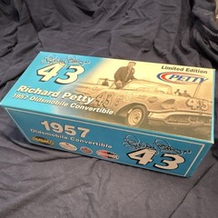 Richard Petty #43 1957 1:24 Oldsmobile Convertible Diecast RARE BEAUTY
