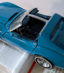 Franklin Mint 1968 Chevy Corvette Stingray 427L88/ T Tops 1:24 Scale Die Cast