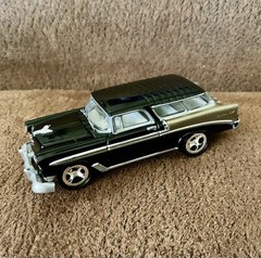 Johnny Lightning 1956 Black/Gold Chevy Nomad – Storage Tin – Very Nice